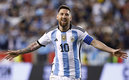 Messi entró en la segunda parte y le alcanzó para mojar dos veces | AFP