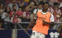 Vinícius Jr. en el entrenamiento previo al derbi. (AFP)