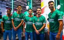 Los jugadores de Chivas luciendo el nuevo jersey de Chivas (Captura de Twitter Chivas).