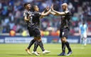 Camilo Sanvezzo y Carlos González celebrando el 4-1. (Imago7)