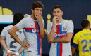 Marcos Alonso y Robert Lewandowski (Reuters).