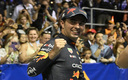 Pérez celebrando su primera victoria en Marina Bay. (Reuters)