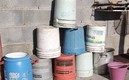 En Nuevo León la sequía ha mejorado, por lo que una usuaria despidió a sus tinas y botes para el agua.