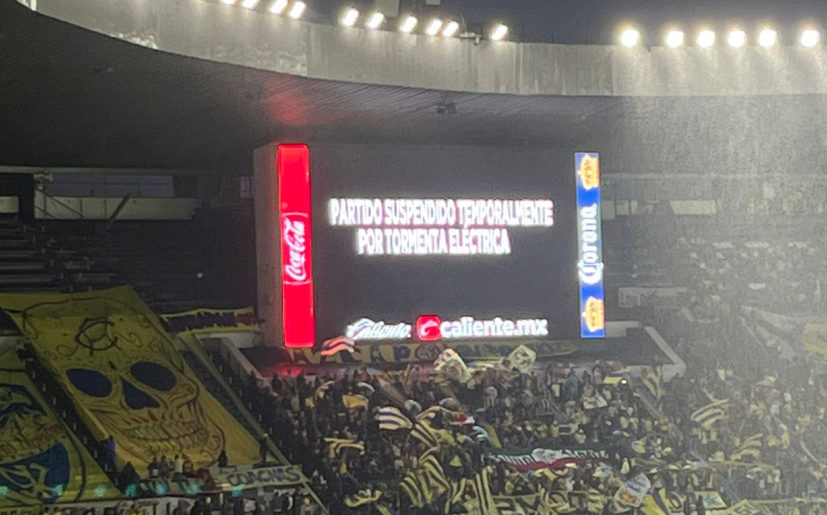 Para el partido mientras cesa la lluvia