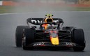 Checo Pérez no pudo brillar por la fuerte lluvia que se hizo sentir en Japón. FOTO: Reuters.