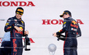 Checo Pérez y Max Verstappen tras el Gran Premio de Japón. (Reuters)
