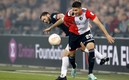 Santi Giménez fue titular con el Feyenoord en Europa League. FOTO: AFP.
