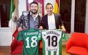 Lizárraga y Guardado se encontraron en un evento organizado por la Fundación Casa de México en España. (@AGuardado18)