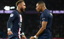 Neymar y Mbappé celebran el gol. (Foto: AFP)