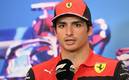 Carlos Sainz tiene como objetivo ganar una de las últimas carreras de la temporada (AFP)
