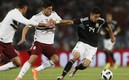 Maxi Meza jugando ante la Selección Mexicana (MexSport).