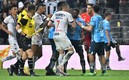 Los jugadores de Rayados se le lanzaron a Avilés Hurtado. FOTO: AFP.