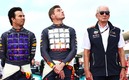 Checo Pérez, Max Verstappen y Helmut Marko de Red Bull. (AFP)