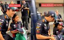 Checo Pérez conviviendo con la niña. (FOTO: Captura)