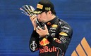 Checo Pérez ganó en Singapur la cuarta carrera desde que llegó a F1. (AFP)