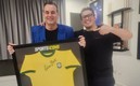 Franco le regaló a Faitelson la playera de Pelé firmada.