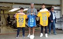 Gignac junto a los dos pilotos. (Foto: Jonathan Collazo)