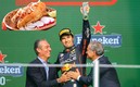 Sergio Pérez festeja su tercer puesto en el GP de México. Foto: (Imago7)