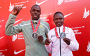 Benson Kipruto y Ruth Chepngetich (AFP)