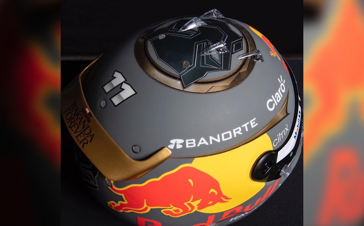 Casco Checo-Black Panther, vista 3 / Twitter