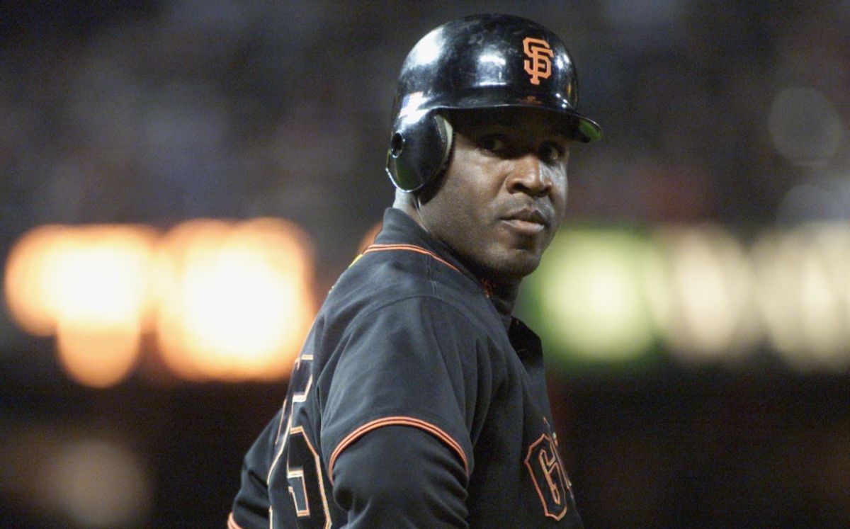 Barry Bonds es e líder de jonrones de por vida en Grandes Ligas. (MLB)