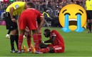 Mané se lamenta en el césped tras sentir dolor en su rodilla. Foto: (Especial)