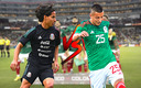 Lainez y Piojo, una disputa en la ofensiva. (Imago7)