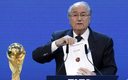 Blatter dando a conocer que Qatar sería la sede del Mundial de 2022. (Reuters)