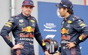 Checo charla con Verstappen. Foto: (Especial)