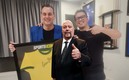 Faitelson recibió un obsequio de Escamilla