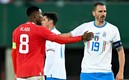 Alaba saluda a Bonucci tras el encuentro. Foto: (EFE)