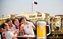 Los aficionados de Inglaterra en el Mundial ya dieron la nota por buscar cervezas.