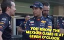 Checo les recuerda a qué hora va a jugar México vs Polonia a sus compañeros. Foto: (Especial)