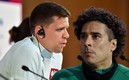 Wojciech Szczęsny y Guillermo Ochoa (MexSport).