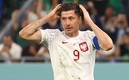 'Lewy' se lamenta luego de que errara la pena máxima. Foto: (Reuters)