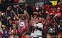 La afición en el Estadio Azteca abucheó a Grupo Firme (Reuters)