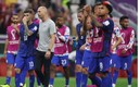 Gregg Berhalter felicita a sus jugadores tras el resultado ante Inglaterra. Foto: (Reuters)