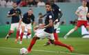 Raphael Varane recuperó la titularidad en la selección de Francia (AFP)