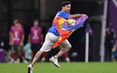 El aficionado con bandera LGBT que se metió al Portugal-Uruguay podría enfrentar medio año preso. (AFP)