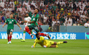Alexis Vega dejó ir la primera importante para México. (Foto: Reuters)