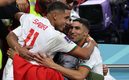 Hakimi festeja con su familia. (FOTO: AFP)