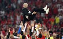 El DT de Marruecos en el festejo. (FOTO: Reuters)