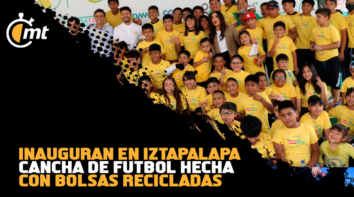 Inauguran cancha de futbol en Iztapalapa hecha con bolsas