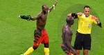 Aboubakar vio la roja luego de que se quitara la playera en su festejo. Fotos: (Reuters)