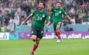 Luis Chávez celebra el gol de tiro libre que anotó ante Arabia. Foto: Imago7