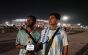 Aficionados buscando boletos en el Mundial de Qatar 2022. (Reuters)