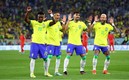 Los brasileños festejan uno de los cuatro goles a los surcoreanos. Foto: (Reuters)