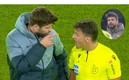 Piqué fue a reclamarle a Jesús Gil al medio tiempo. Foto (Especial)