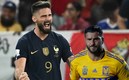 Gignac felicitó a Giroud tras convertirse en el máximo goleador de Francia (Reuters | Imago7)