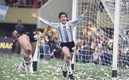 Kempes usó una cinta en sus rodilla lastimada. Foto: (Especial)